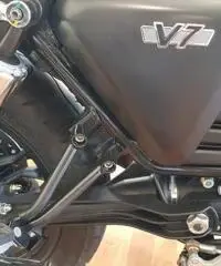 MOTO GUZZI V7 STONE MOTO GUZZI V7 STONE