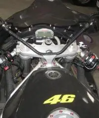 MOTO YAMAHA FZR