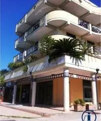 Locale commerciale Altro in Vendita