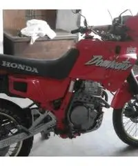 Vendesi honda dominator