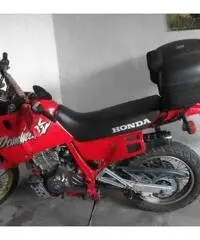 Vendesi honda dominator