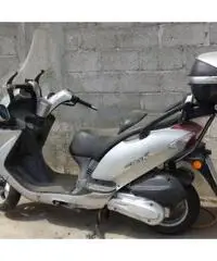 Vendo scooter Grand Dink 250 del 2005 in buone condizioni a 999
