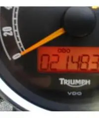 TRIUMPH BONNEVILLE T100