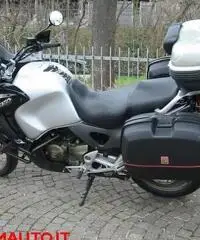 HONDA Integra   MOTO  VARADERO  996 HONDA Integra   MOTO  VARADERO  996