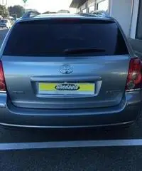 TOYOTA Avensis 2.2 D-4D 16V Station Wagon