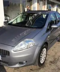 FIAT Grande Punto 1.4 GPL 5 porte Dynamic IDEALE NEOPATENTATO FIAT Grande Punto 1.4 GPL 5 porte Dynamic IDEALE NEOPATENTATO