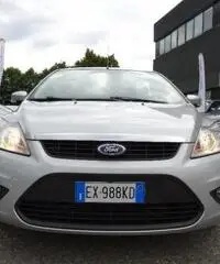FORD Focus + 1.6 TDCi (90CV) 5p. FORD Focus + 1.6 TDCi (90CV) 5p.