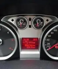 FORD Focus + 1.6 TDCi (90CV) 5p. FORD Focus + 1.6 TDCi (90CV) 5p.