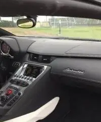 LAMBORGHINI Aventador 6.5 V12 LP700-4 Roadster