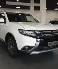 MITSUBISHI Outlander 2.2 DI-D 4WD Instyle Navy 7p. A/T m.y.16 MITSUBISHI Outlander 2.2 DI-D 4WD Instyle Navy 7p. A/T m.y.16