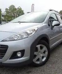 PEUGEOT 207 1.6 8V HDi 112CV SW Outdoor PEUGEOT 207 1.6 8V HDi 112CV SW Outdoor