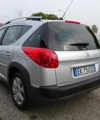 PEUGEOT 207 1.6 8V HDi 112CV SW Outdoor PEUGEOT 207 1.6 8V HDi 112CV SW Outdoor