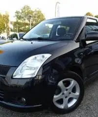 SUZUKI Swift 1.3 4x4 5p. GL SUZUKI Swift 1.3 4x4 5p. GL