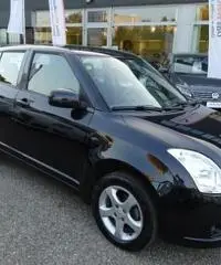 SUZUKI Swift 1.3 4x4 5p. GL SUZUKI Swift 1.3 4x4 5p. GL