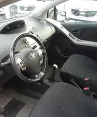 TOYOTA Yaris 1.0 5 porte Sol