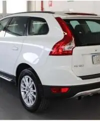 VOLVO XC60 2.4 D 175 CV FWD Geartronic Kinetic