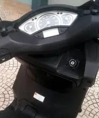 Scooter YAMAHA X-MAX 125cc anno 2009 quasi nuovo