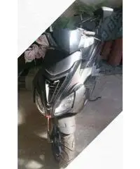 Scooter nero Aprilia SR 50