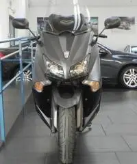 YAMAHA TMax 530 .