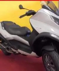 PIAGGIO MP3 400 bianco - 33507 PIAGGIO MP3 400 bianco - 33507