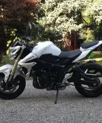 Suzuki gsr 750 Moto naked Suzuki gsr 750 Moto naked
