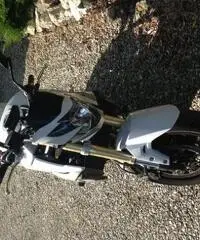 Suzuki gsr 750 Moto naked Suzuki gsr 750 Moto naked