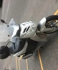 VENDO APRILIA SPORTCITY 200 VENDO APRILIA SPORTCITY 200