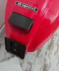 Vespa 50 Special rossa