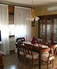 Casa indipendente di 10 locali in Vendita Casa indipendente di 10 locali in Vendita