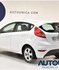 FORD Fiesta 1.2 BENZ 5 PORTE NEOPATENTATI CERCHI 16' FORD Fiesta 1.2 BENZ 5 PORTE NEOPATENTATI CERCHI 16'