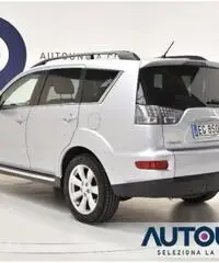 MITSUBISHI Outlander 2.2 DI-D TC-SST INSTYLE 7 POSTI 4X4 AUT PELLE SENS MITSUBISHI Outlander 2.2 DI-D TC-SST INSTYLE 7 POSTI 4X4 AUT PELLE SENS