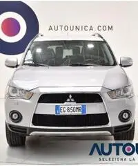 MITSUBISHI Outlander 2.2 DI-D TC-SST INSTYLE 7 POSTI 4X4 AUT PELLE SENS MITSUBISHI Outlander 2.2 DI-D TC-SST INSTYLE 7 POSTI 4X4 AUT PELLE SENS