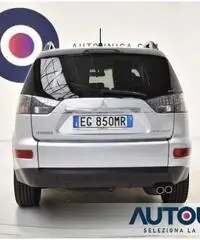 MITSUBISHI Outlander 2.2 DI-D TC-SST INSTYLE 7 POSTI 4X4 AUT PELLE SENS MITSUBISHI Outlander 2.2 DI-D TC-SST INSTYLE 7 POSTI 4X4 AUT PELLE SENS