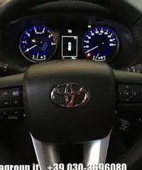 TOYOTA Hilux 2.4 D-4D 2WD Double Cab Lounge MY16