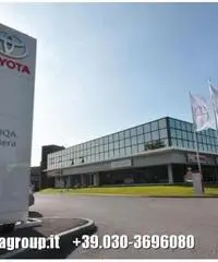TOYOTA Hilux 2.4 D-4D A/T 4WD Double Cab Lounge MY16 TOYOTA Hilux 2.4 D-4D A/T 4WD Double Cab Lounge MY16