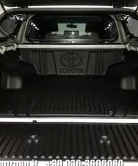 TOYOTA Hilux 2.4 D-4D A/T 4WD Double Cab Lounge MY16 TOYOTA Hilux 2.4 D-4D A/T 4WD Double Cab Lounge MY16