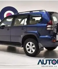 TOYOTA Land Cruiser 3.0 D-4D 5 PORTE AUT WAGON 4X4 8 POSTI PELLE CRUIS