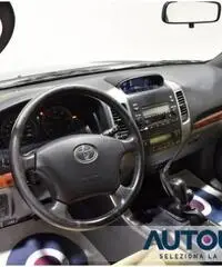 TOYOTA Land Cruiser 3.0 D-4D 5 PORTE AUT WAGON 4X4 8 POSTI PELLE CRUIS