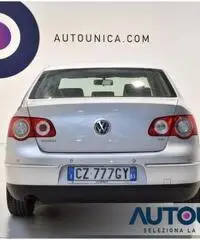 VOLKSWAGEN Passat 1.6 FSI TRENDLINE BERLINA SENS CRUISE CLIMA BI-ZON