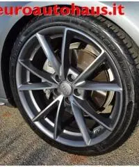 AUDI A4 Avant 2.7 V6 TDI  mult. Advanced (Navi,DVD,Pelle) AUDI A4 Avant 2.7 V6 TDI  mult. Advanced (Navi,DVD,Pelle)