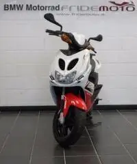 YAMAHA Aerox 50 .
