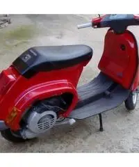 VESPA 50,COLORE ROSSO PASTELLO.