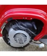VESPA 50,COLORE ROSSO PASTELLO.