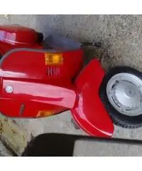 VESPA 50,COLORE ROSSO PASTELLO.