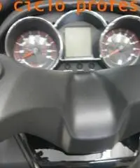 KYMCO Downtown 300i ABS SCONTO €. 700 KM ZERO NUOVO di fabbrica KYMCO Downtown 300i ABS SCONTO €. 700 KM ZERO NUOVO di fabbrica