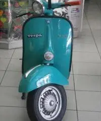 PIAGGIO Vespa 50 R d'epoca del 1967 rifatta DA MOTOCICLOMANIA PIAGGIO Vespa 50 R d'epoca del 1967 rifatta DA MOTOCICLOMANIA