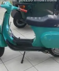PIAGGIO Vespa 50 R d'epoca del 1967 rifatta DA MOTOCICLOMANIA PIAGGIO Vespa 50 R d'epoca del 1967 rifatta DA MOTOCICLOMANIA