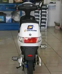 SCOOTER ELETTRICO SENZA PATENTINO MONTA LA SALITA SCOOTER ELETTRICO SENZA PATENTINO MONTA LA SALITA