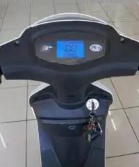 SCOOTER ELETTRICO SENZA PATENTINO MONTA LA SALITA SCOOTER ELETTRICO SENZA PATENTINO MONTA LA SALITA