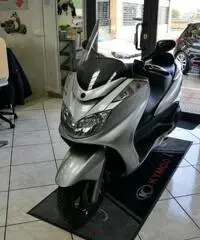 YAMAHA Majesty 400 Passaggio e Garanzia Incluso YAMAHA Majesty 400 Passaggio e Garanzia Incluso